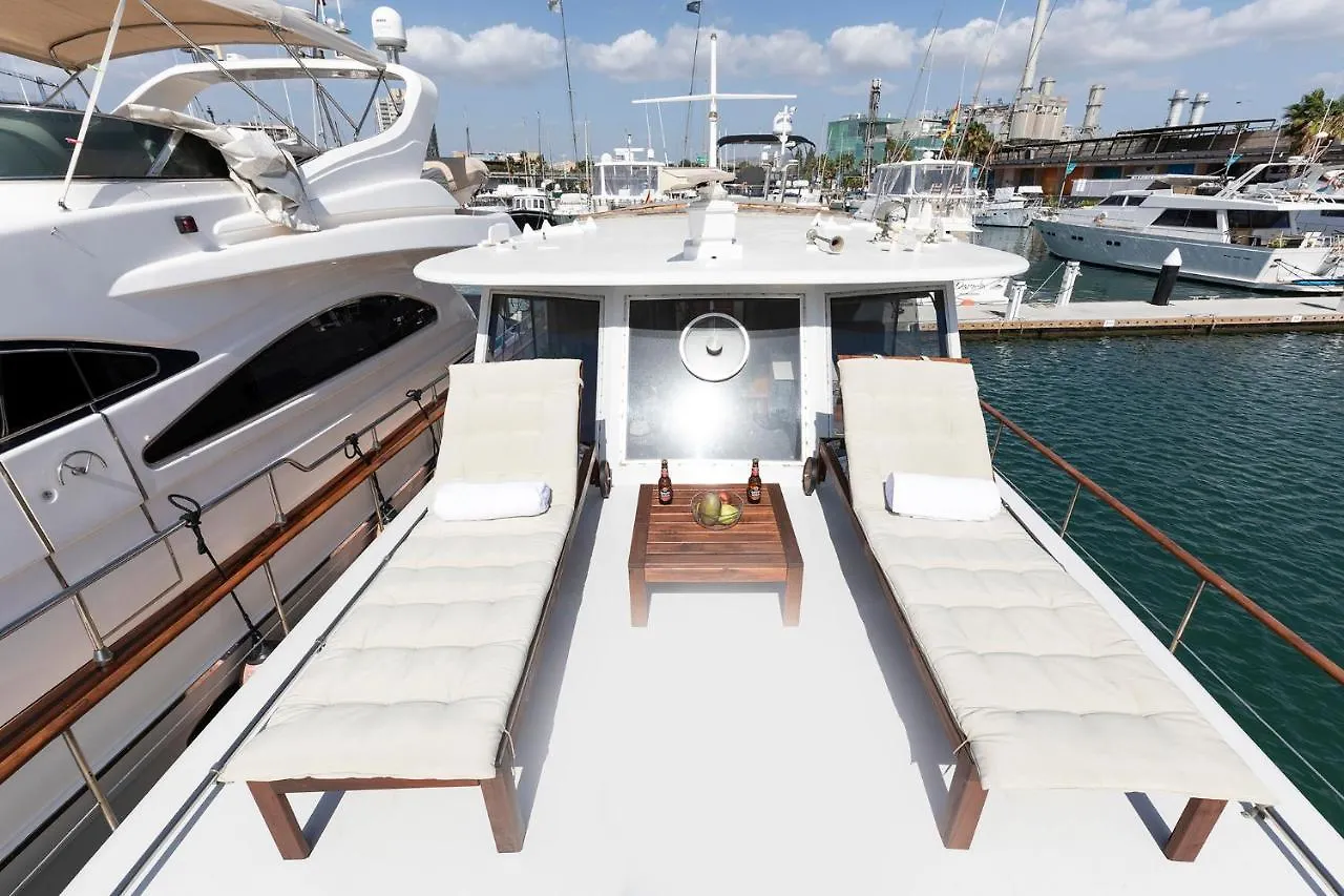 C120 - Charming Boat In Port Forum Barselona Tekne