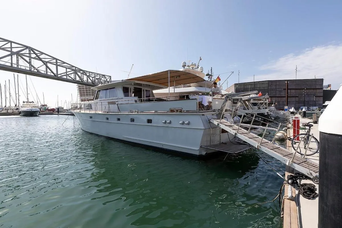 Botel C120 - Charming Boat In Port Forum Barcelona