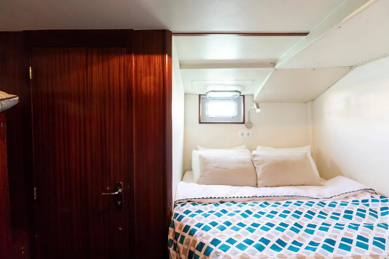 برشلونة C120 - Charming Boat In Port Forum إسبانيا