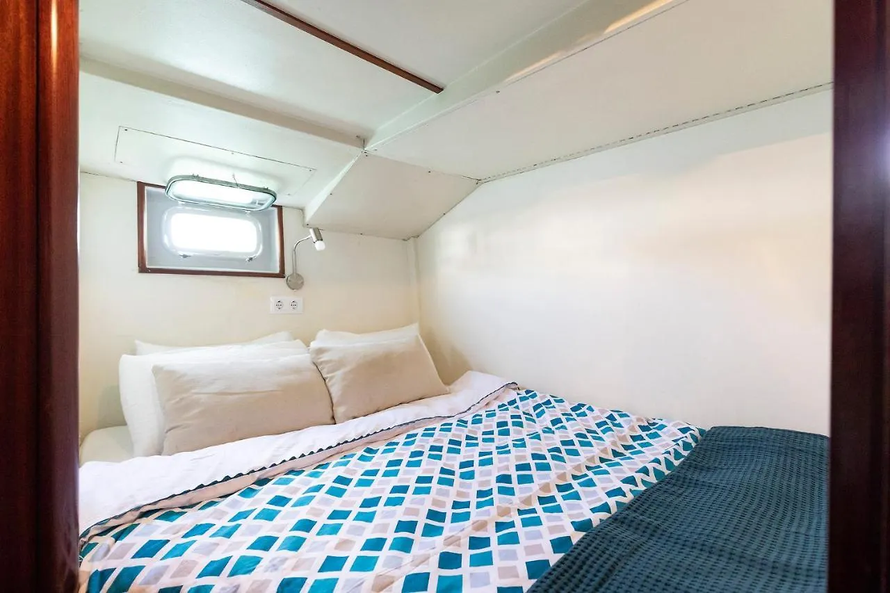 Botel C120 - Charming Boat In Port Forum Barcelona