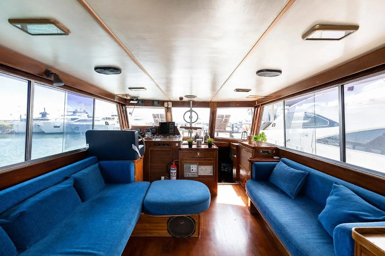 برشلونة C120 - Charming Boat In Port Forum
