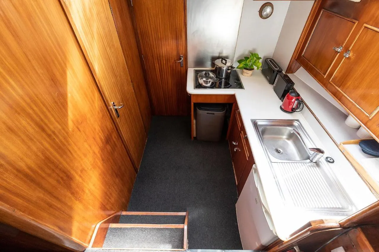 برشلونة C120 - Charming Boat In Port Forum بوتيل
