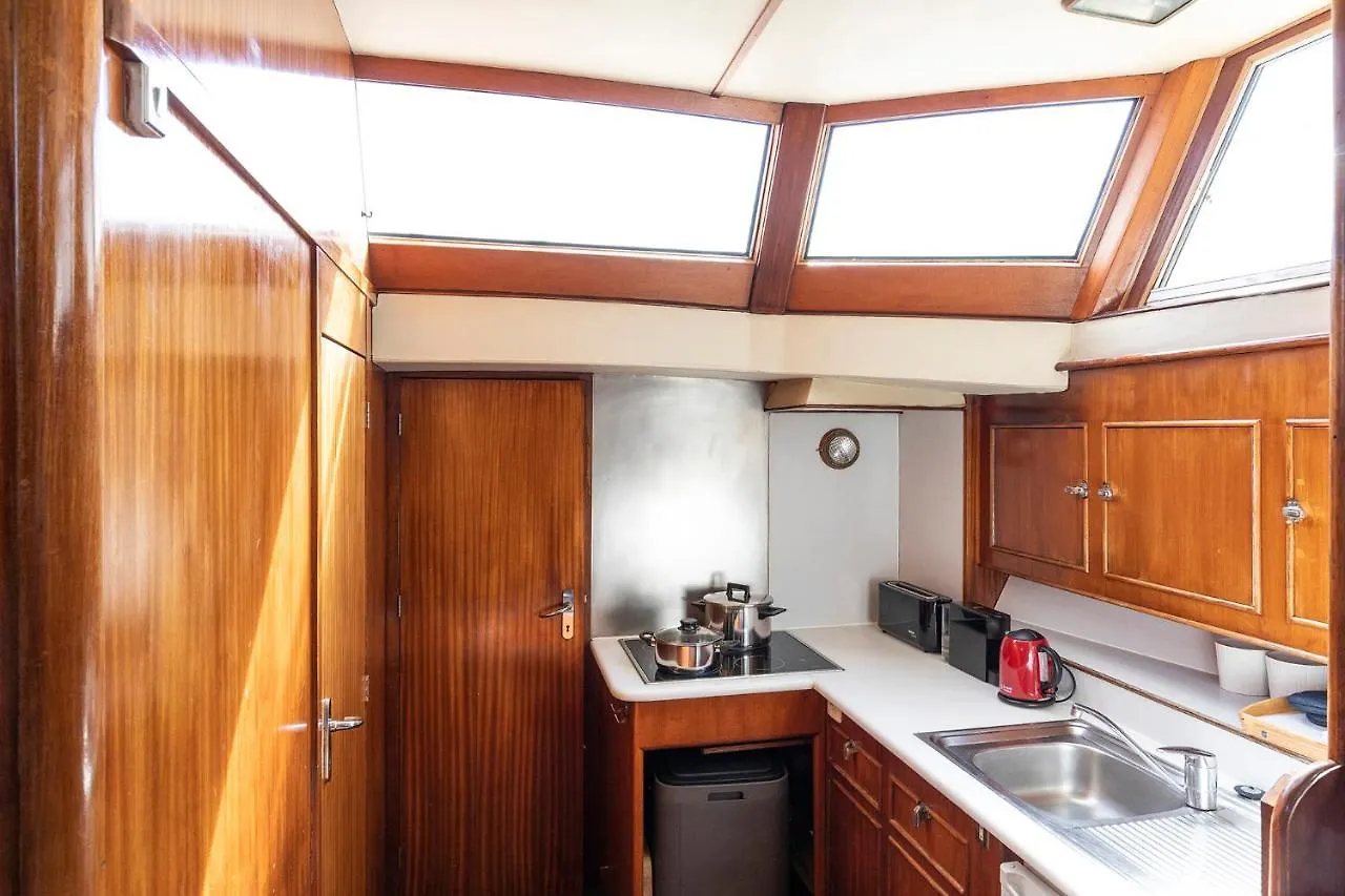 برشلونة C120 - Charming Boat In Port Forum إسبانيا