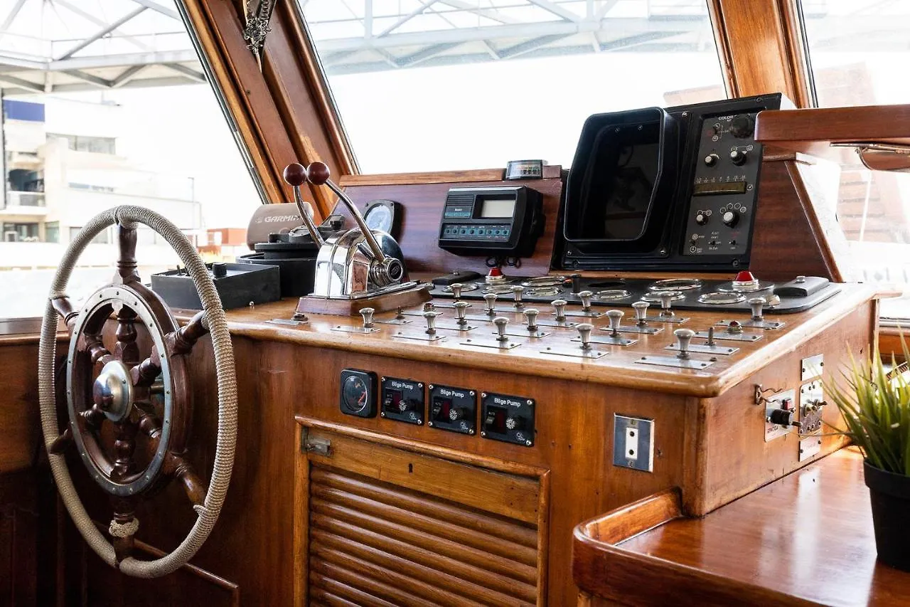 Botel C120 - Charming Boat In Port Forum Barcelona Spain