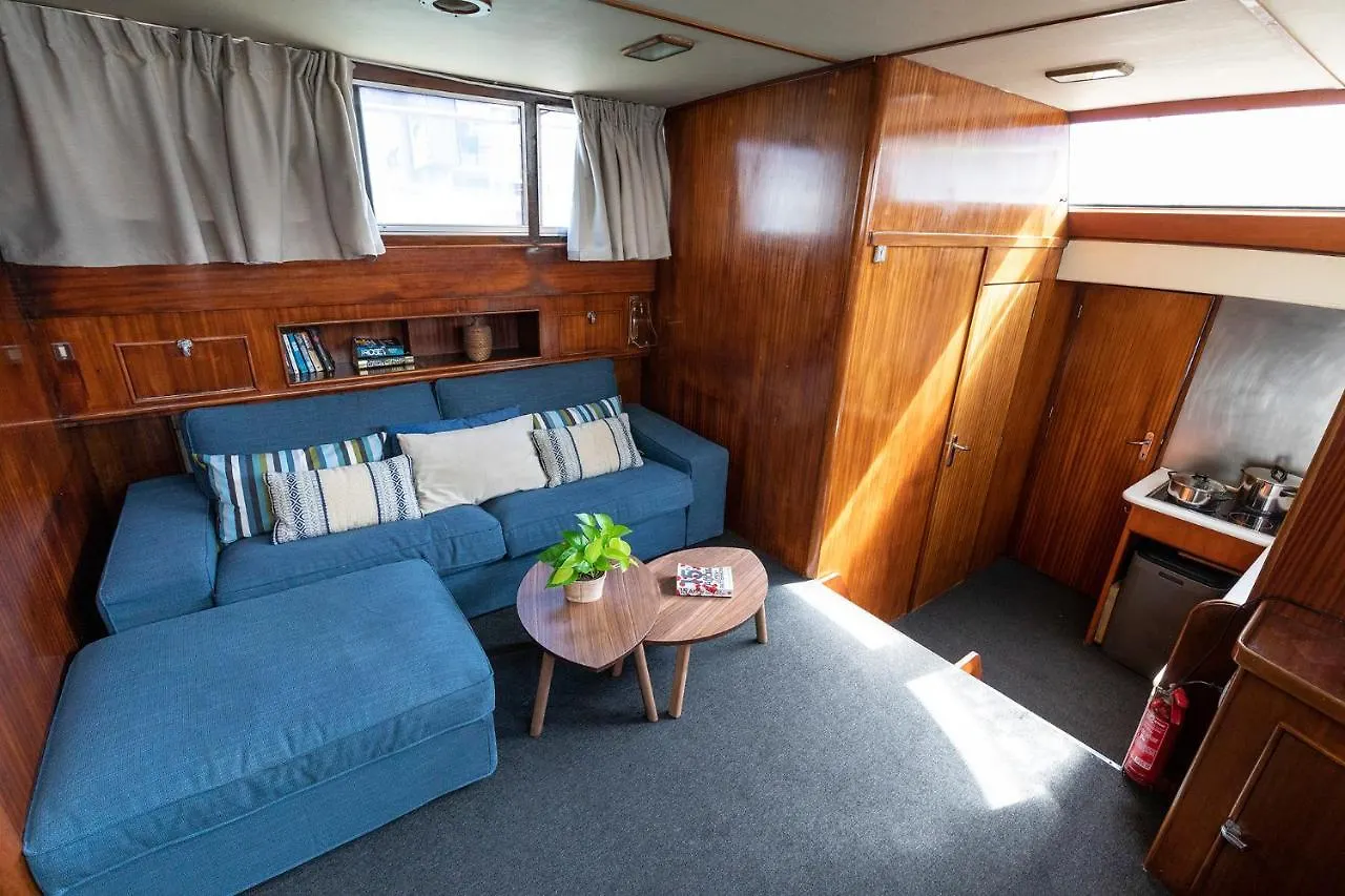 Úszó hotel C120 - Charming Boat In Port Forum Barcelona