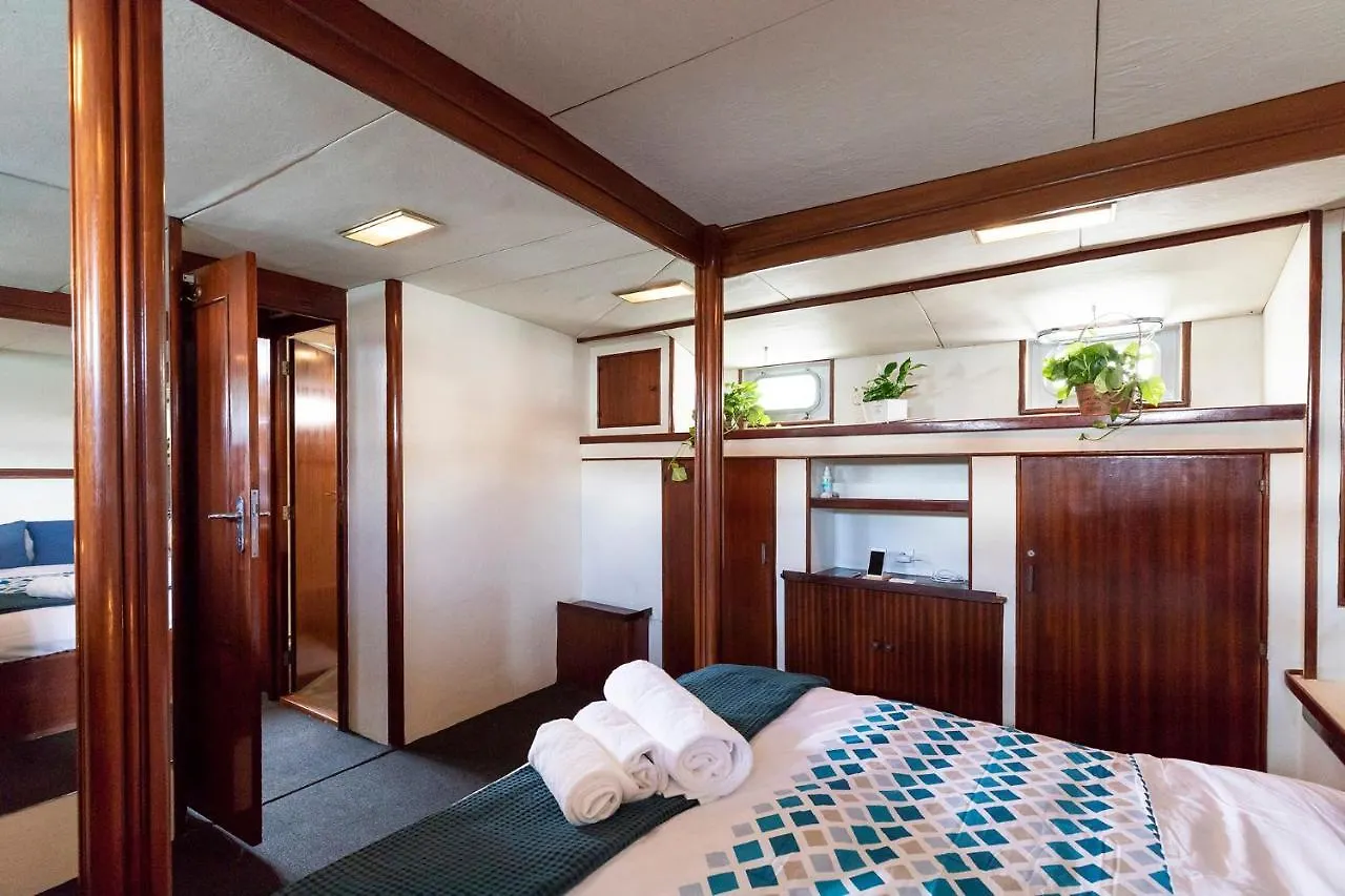 Úszó hotel C120 - Charming Boat In Port Forum Barcelona