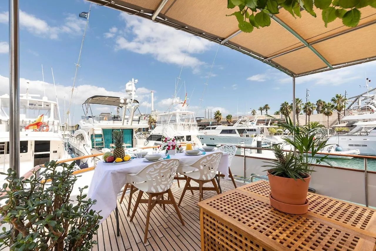 Úszó hotel C120 - Charming Boat In Port Forum Barcelona